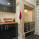 Апартаменты Remodeled Historic In Bairro Alto Лиссабон