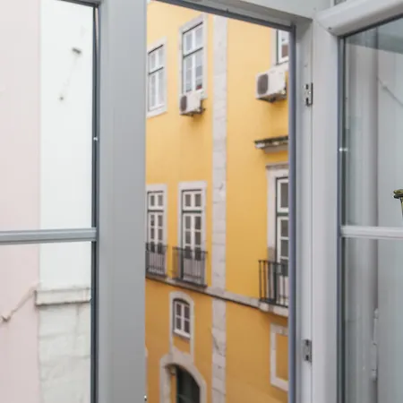 Lägenhet Remodeled Historic In Bairro Alto