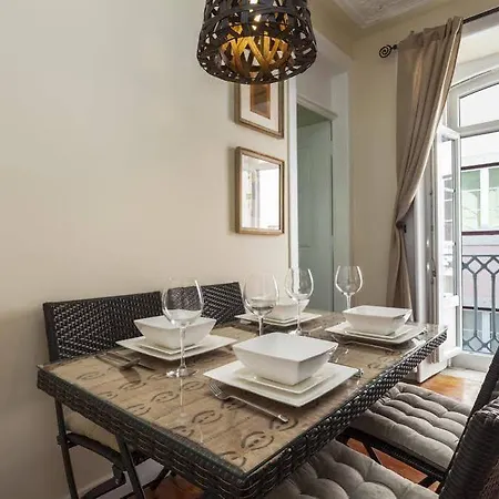 Lägenhet Remodeled Historic In Bairro Alto Lisboa