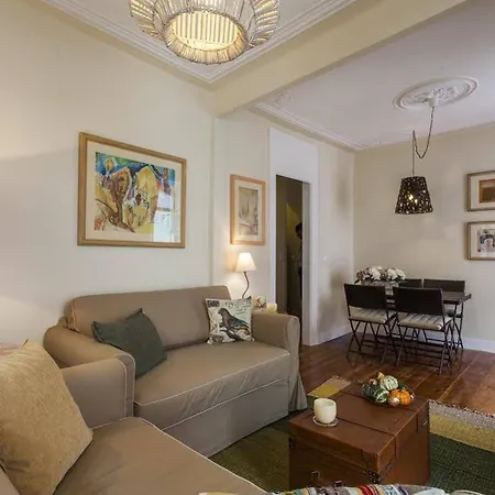 Lägenhet Remodeled Historic In Bairro Alto *