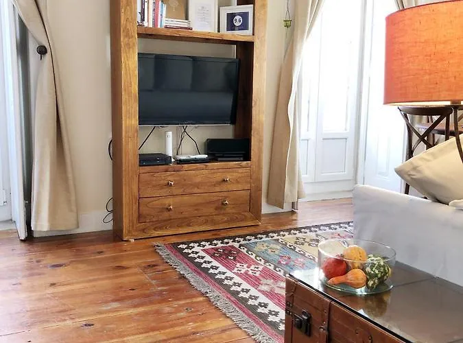 Remodeled Historic In Bairro Alto شقة Lisboa