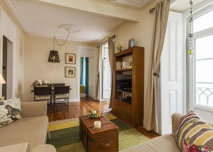 Remodeled Historic In Bairro Alto شقة Lisboa