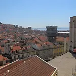 Remodeled Historic In Bairro Alto *