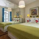 Remodeled Historic In Bairro Alto דירה *