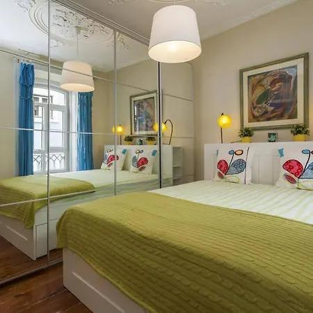 Remodeled Historic In Bairro Alto Apartment *