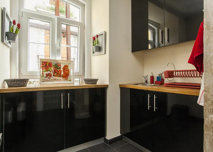 Remodeled Historic In Bairro Alto Лісабон